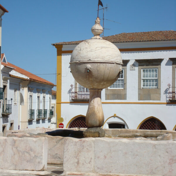 Largo da Porta de Moura - Évora - Portugal