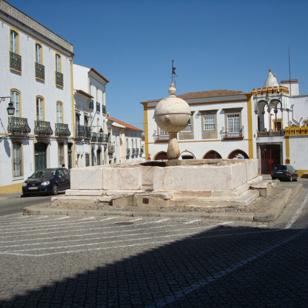 Largo da Porta de Moura - Évora - Portugal