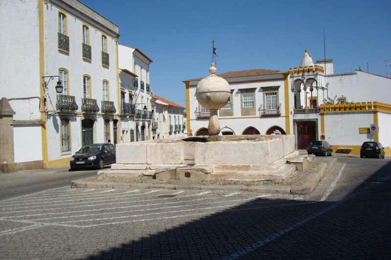 Largo da Porta de Moura - Évora - Portugal