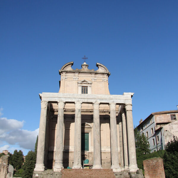 Tempel van Antonius en Faustina - Rome - Italië