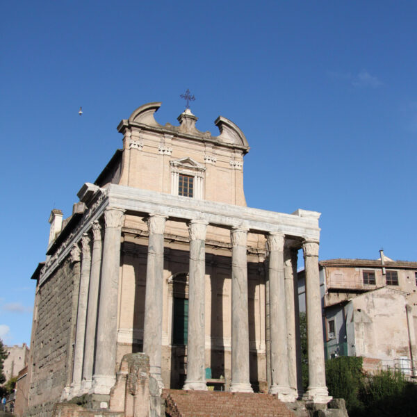 Tempel van Antonius en Faustina - Rome - Italië