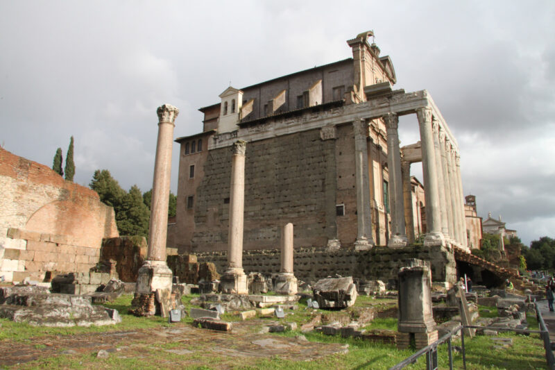 Tempel van Antonius en Faustina - Rome - Italië