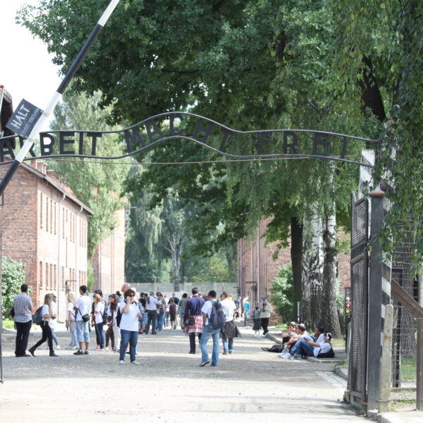 Auschwitz: terechte woede en gebrek aan respect?