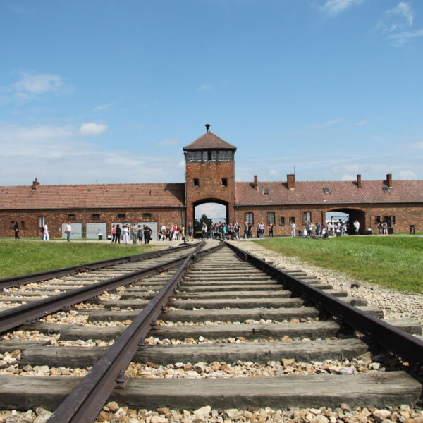 Auschwitz: terechte woede en gebrek aan respect?