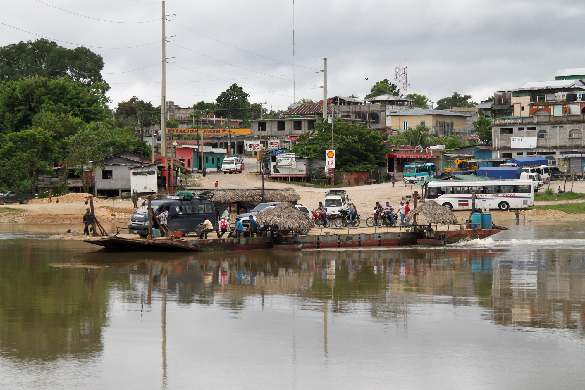 Guatemala 2015 - dag 10 - Een oversteek met de boot over de rivier