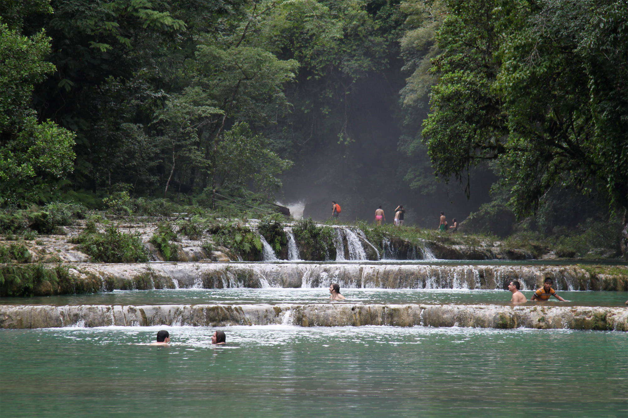 Guatemala 2015 - dag 11 - Dobberen in het water van Semuc Champey