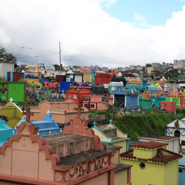 Guatemala 2015 - dag 16 - Kleurrijke begraafplaats in Chichicastenango