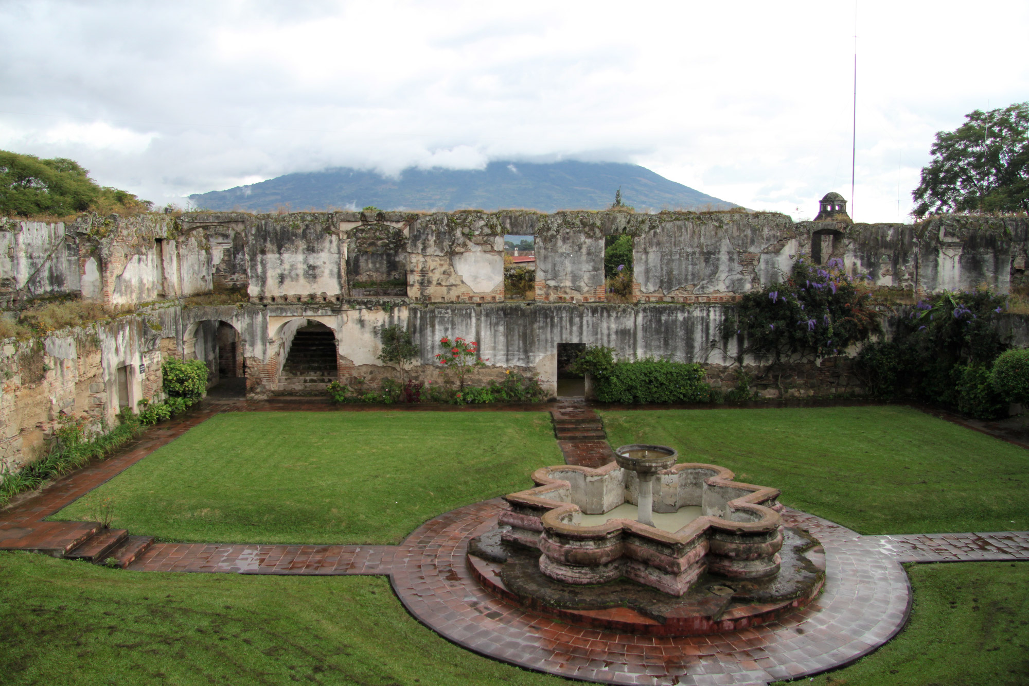 Guatemala 2015 - dag 5 - De ruïnes van Colegio de San Jeronimo in Antigua