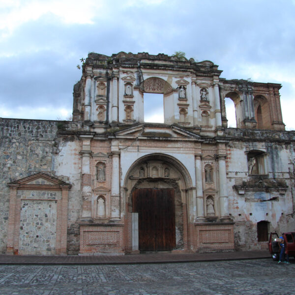 Iglesia y Convento de la Compañia de Jesús - Antigua - Guatemala