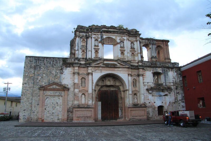 Iglesia y Convento de la Compañia de Jesús - Antigua - Guatemala