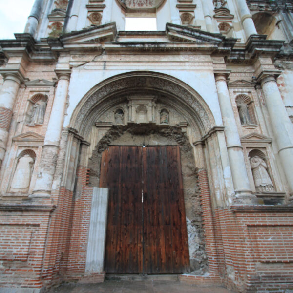 Iglesia y Convento de la Compañia de Jesús - Antigua - Guatemala
