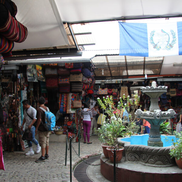 Mercado de Artesanías - Antigua - Guatemala