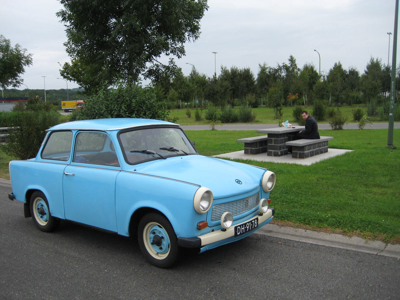 Mijn eerste reis met een oldtimer - Pauze langs de snelweg