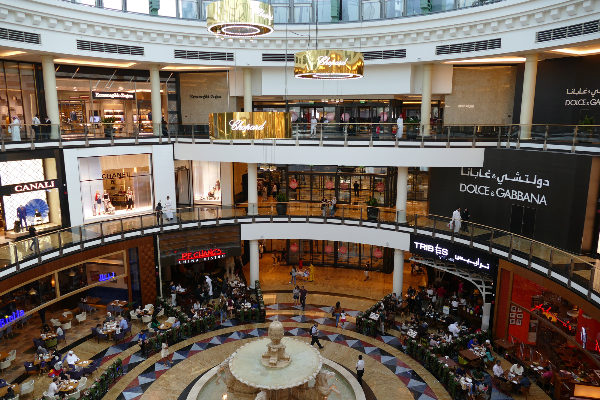 7 hotspots in Dubai - Dubai Mall