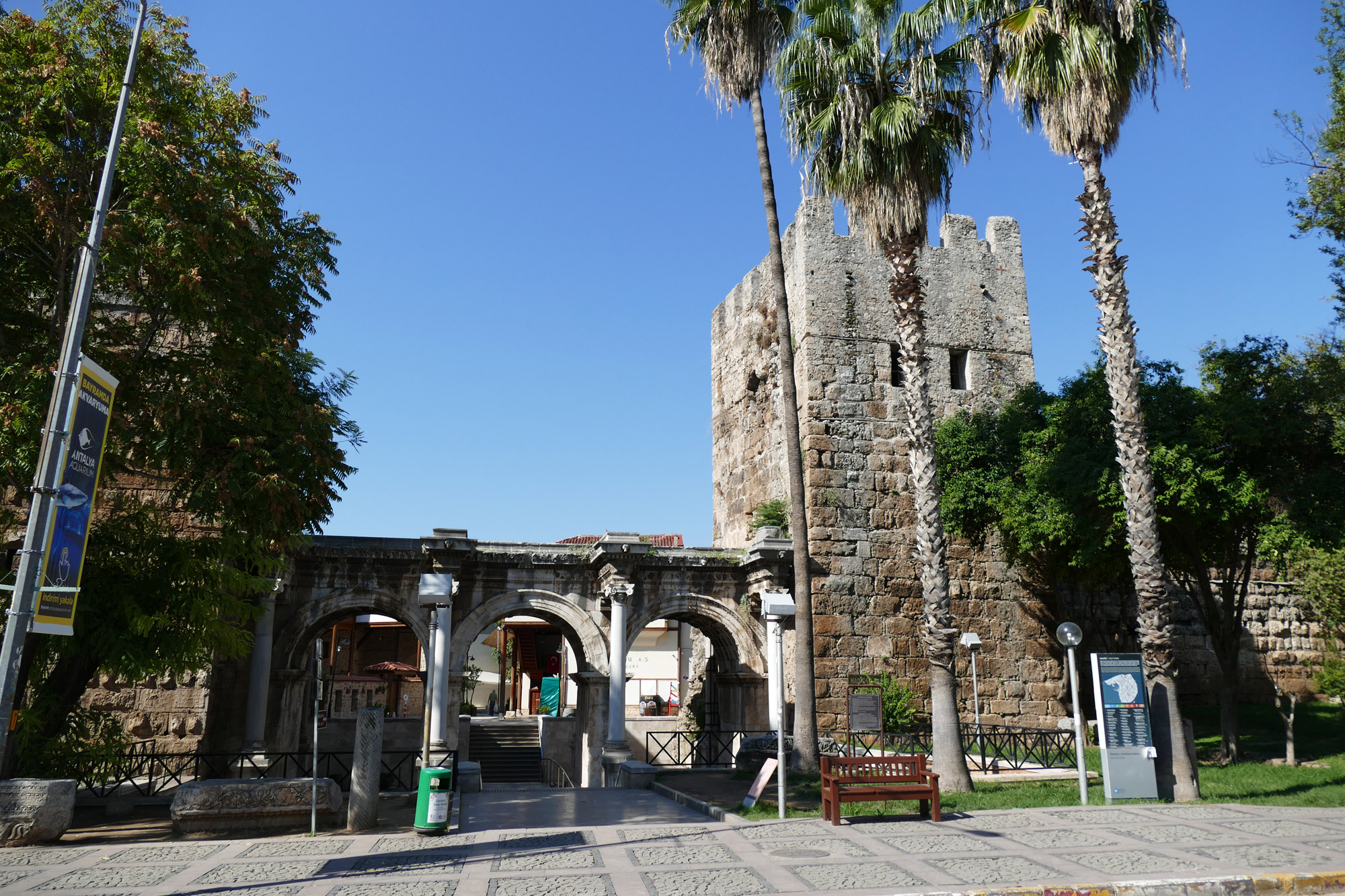 Een bezoek aan Kaleiçi in Antalya - Poort van Hadrianus