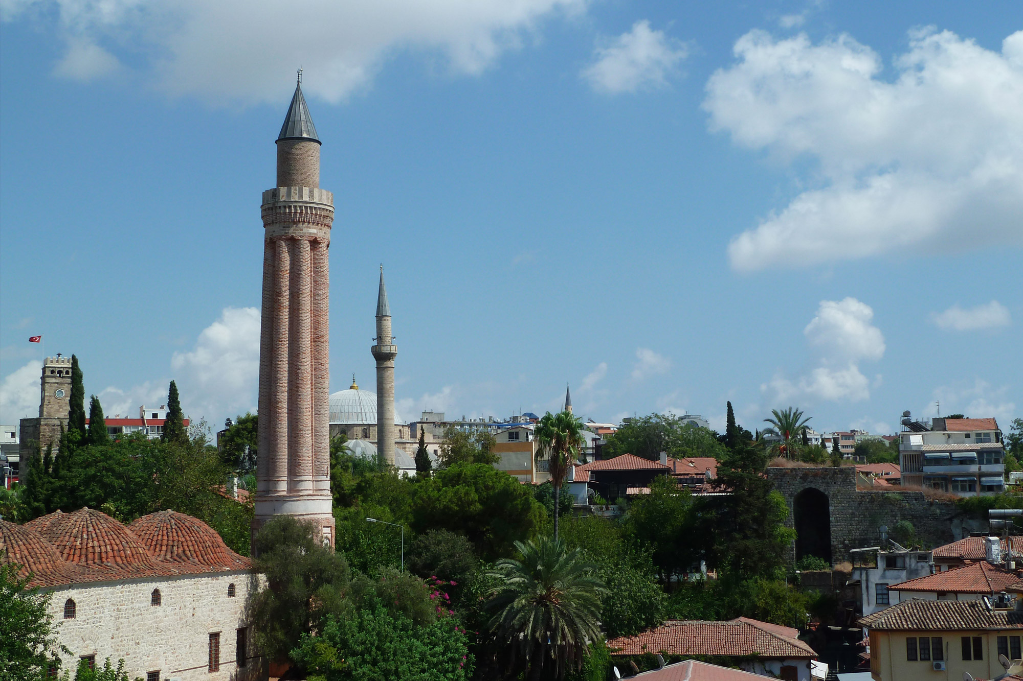 Een bezoek aan Kaleiçi in Antalya - Yivli Minaret
