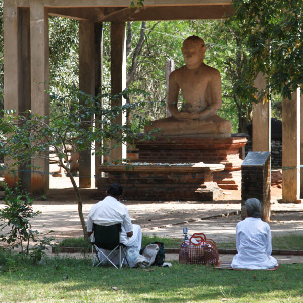 hemel drempel Per Boeddha Samadhi in Anuradhapura - Sri Lanka - Reizen & Reistips