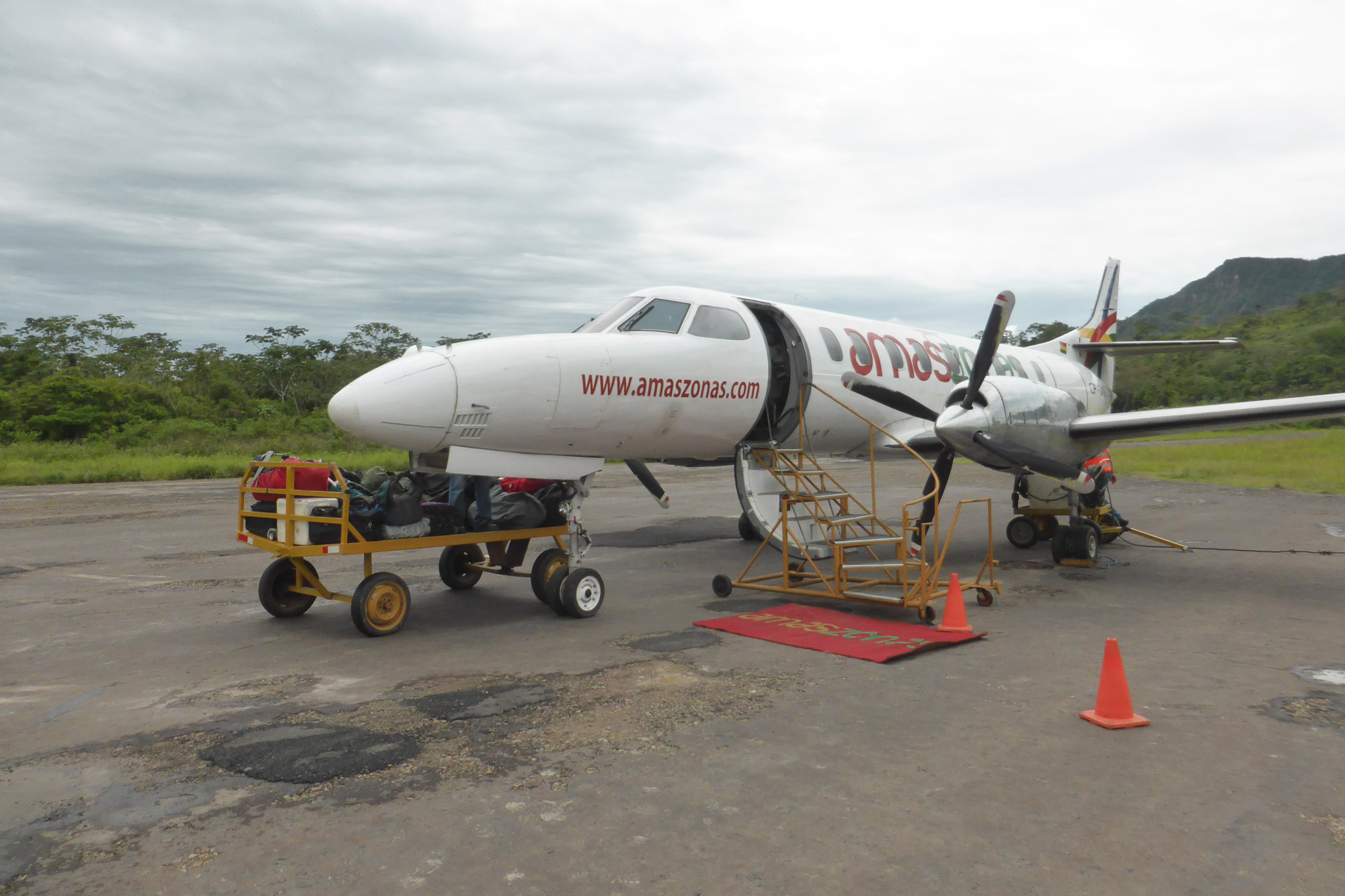 Reisverslag Bolivia: Door het Amazonegebied struinen - In dit propellervliegtuigje vliegen we naar Rurrenabaque