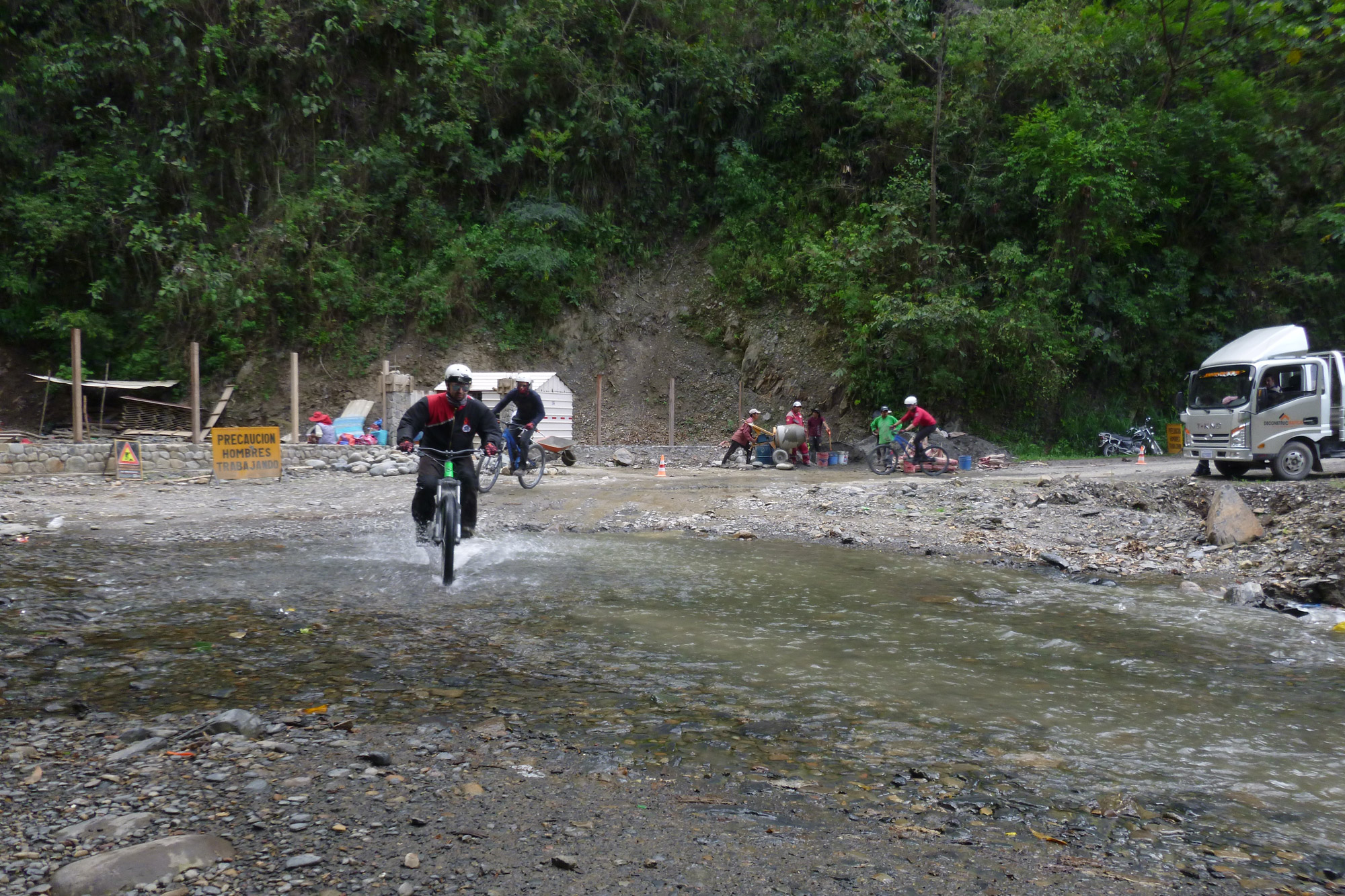 Reisverslaag Bolivia: We survived the Death Road - We fietsen ook door het water