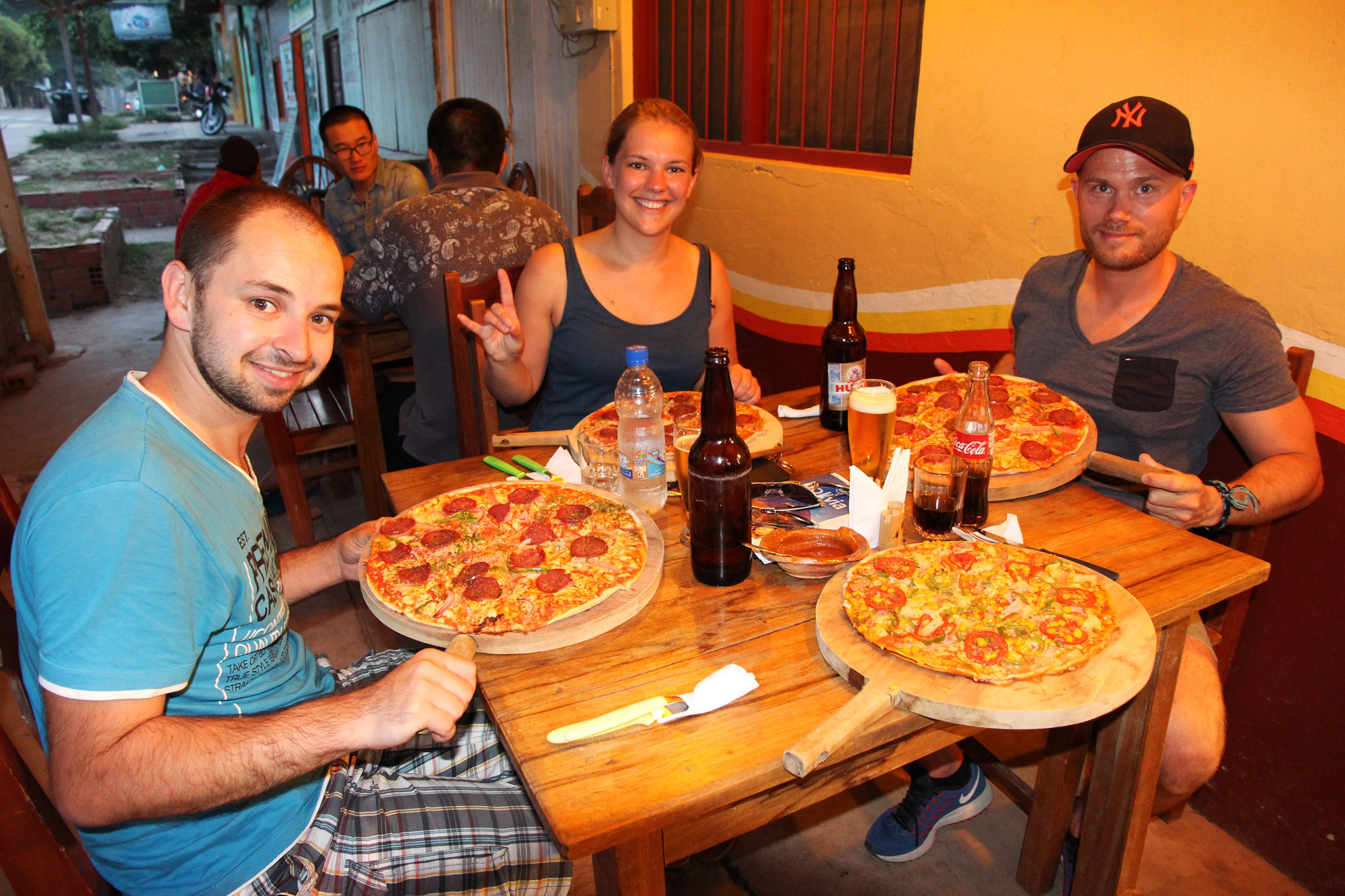 Reisverslag Bolivia: De wetlands van Bolivia - Pizza eten bij Pizzeria La Bella Italia in Rurrenabaque