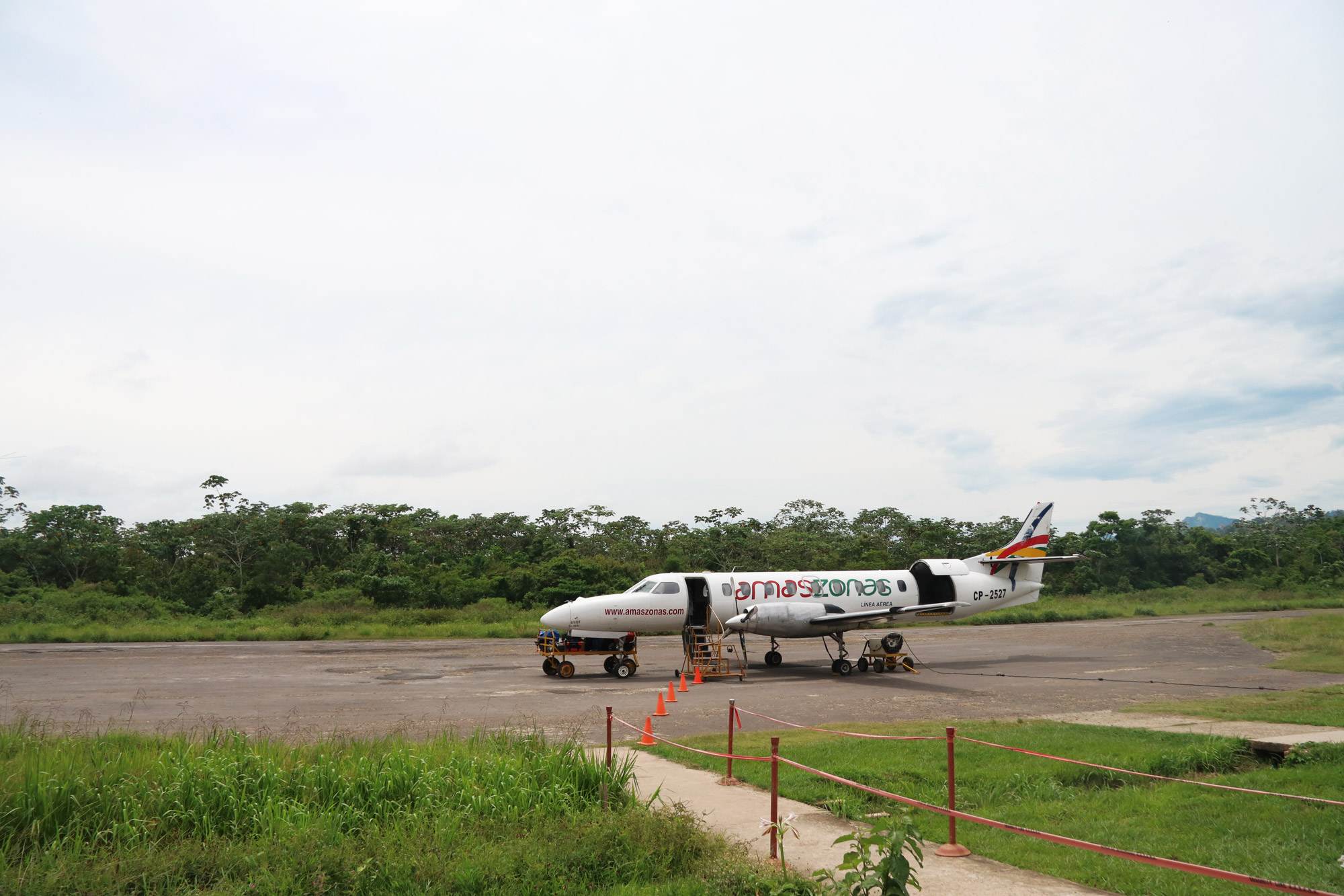 Reisverslag Bolivia: Einde van een spectaculaire reis - Vlucht met propellorvliegtuigje
