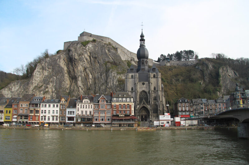 Top 5 must do's in Dinant - Breng een bezoek aan de Collégiale Notre-Dame