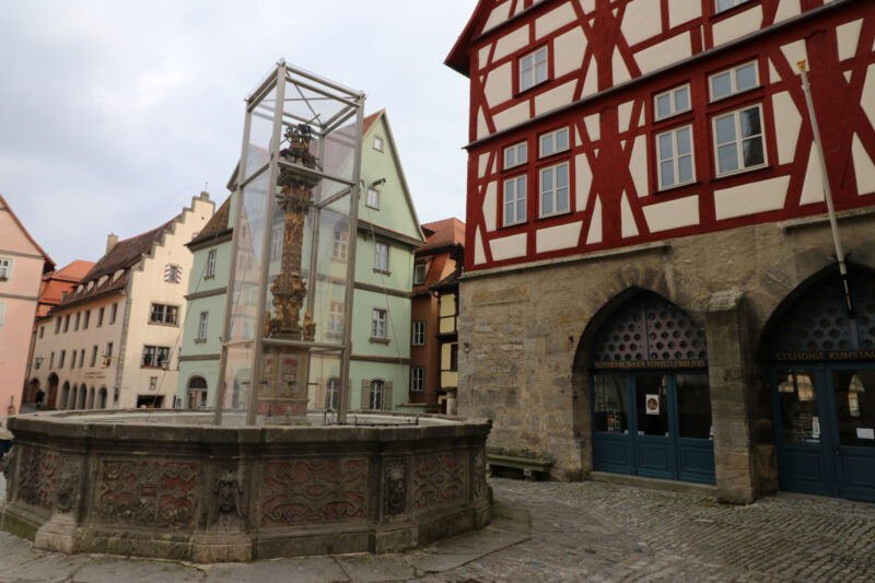St. Georgsbrunnen - Rothenburg ob der Tauber - Duitsland