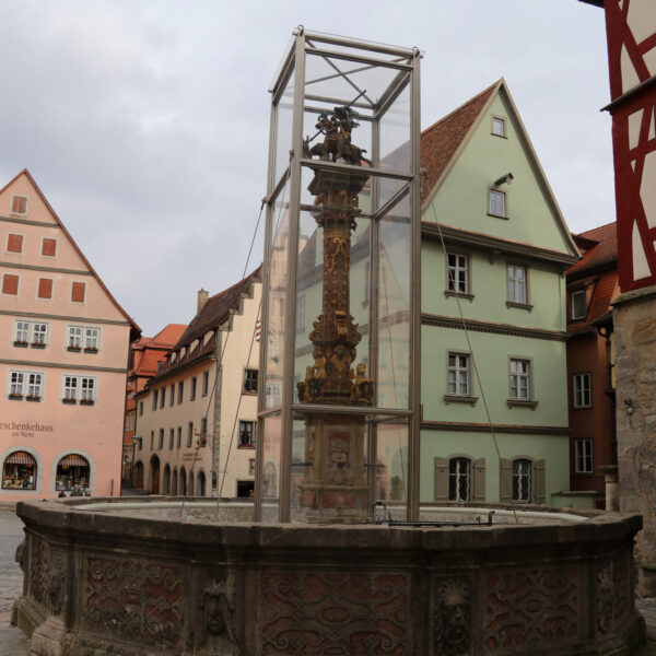 St. Georgsbrunnen - Rothenburg ob der Tauber - Duitsland