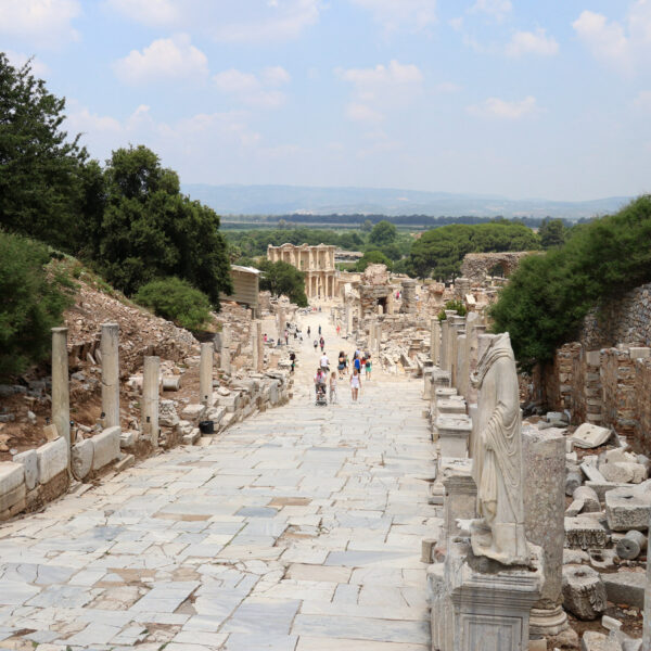 Turkije reisverslag: Efeze en Şirince - De zuilenstraat