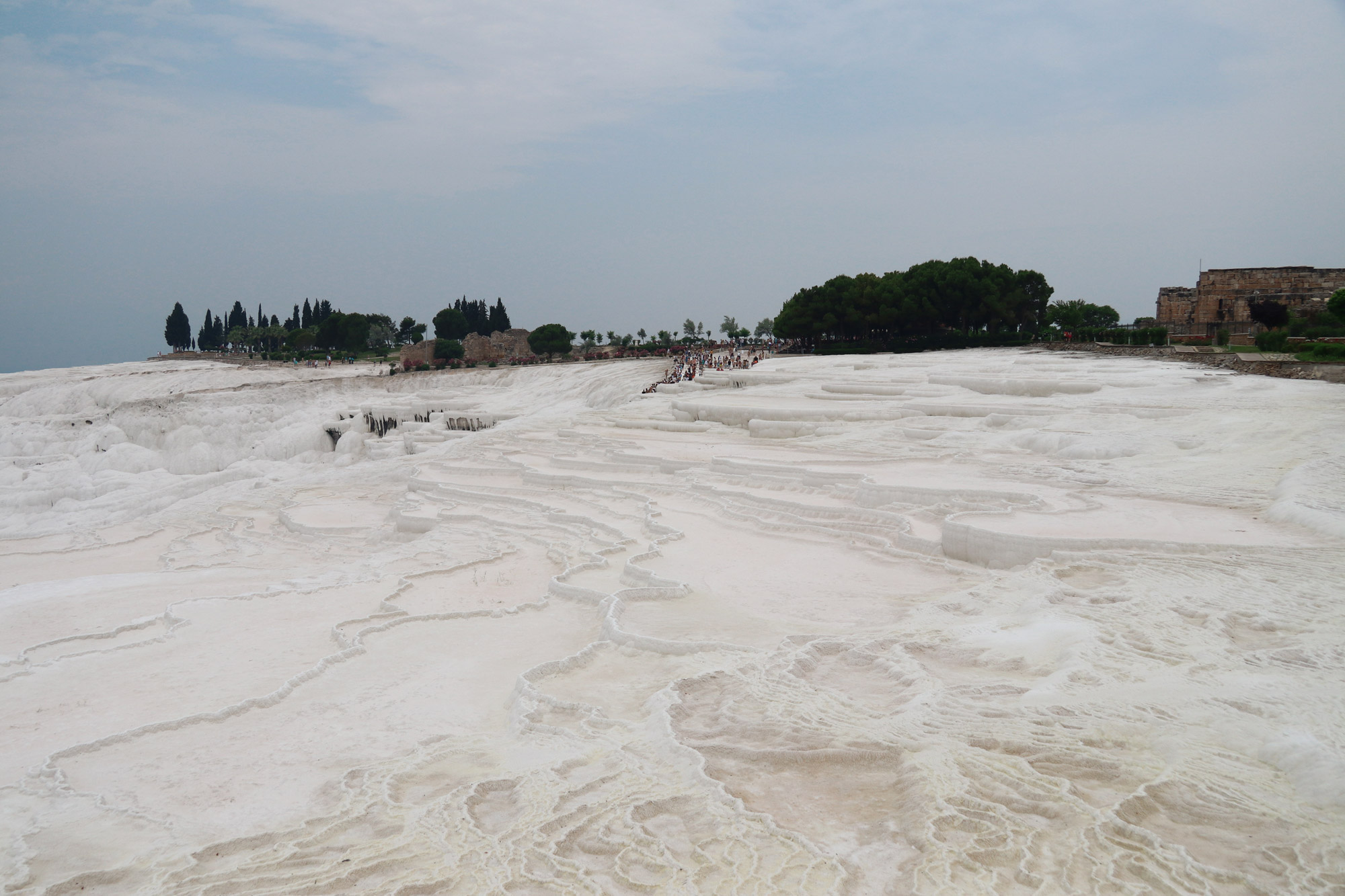 Turkije reisverslag: Pamukkale en Hiërapolis - Blik op Pamukkale