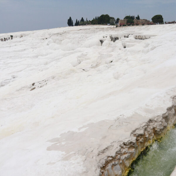 Turkije reisverslag: Pamukkale en Hiërapolis - Het water stroomt niet over de originele terrassen