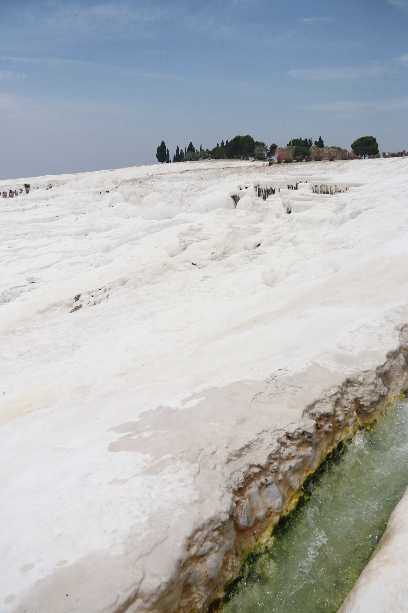 Turkije reisverslag: Pamukkale en Hiërapolis - Het water stroomt niet over de originele terrassen