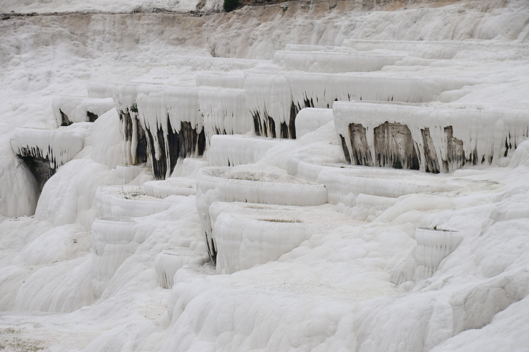 Turkije reisverslag: Pamukkale en Hiërapolis - De terrassen die ooit mooi blauw water bevatten