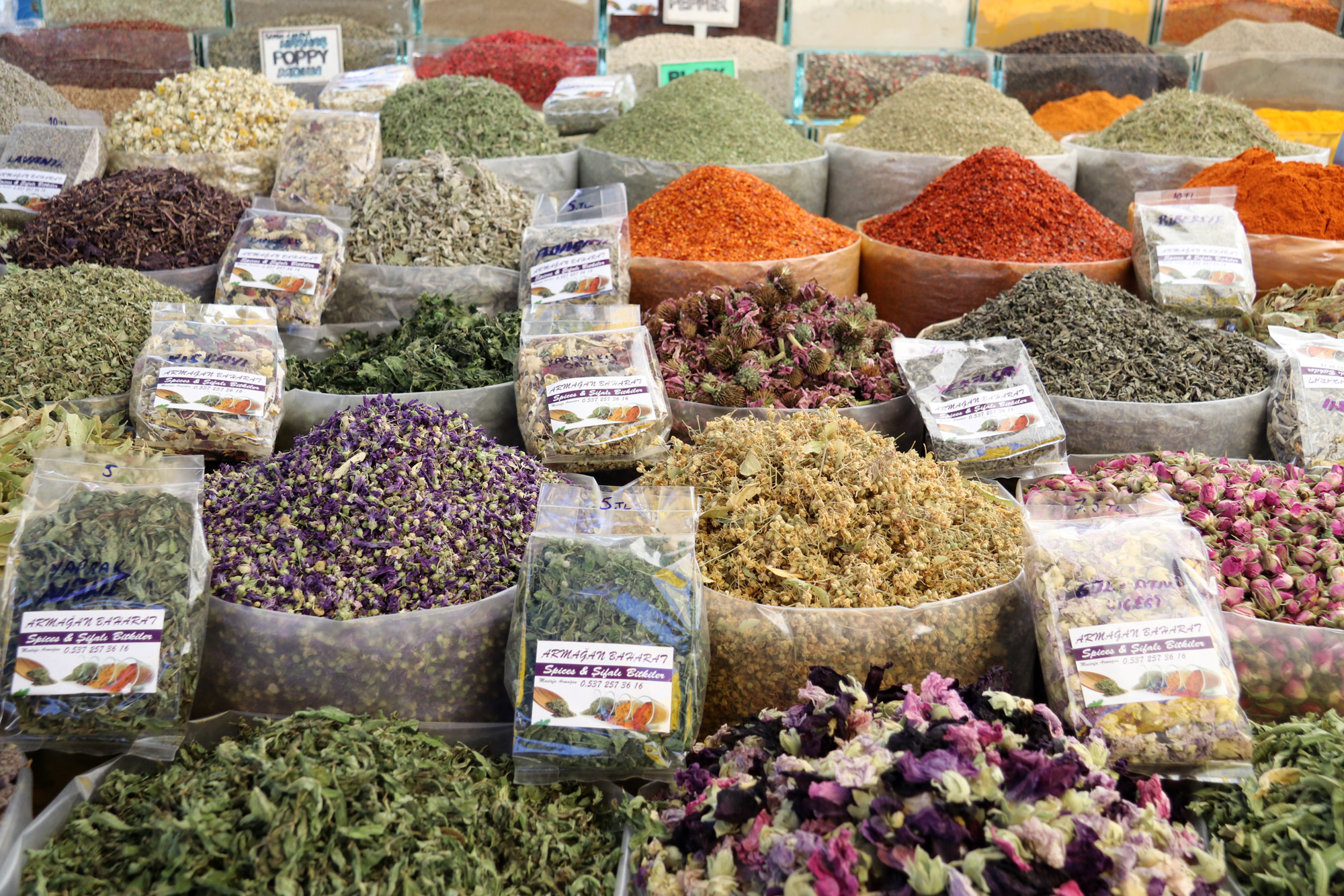 Turkije reisverslag: Laatste dag in Alaçatı - Kruiden en specerijen op de markt van Alaçatı