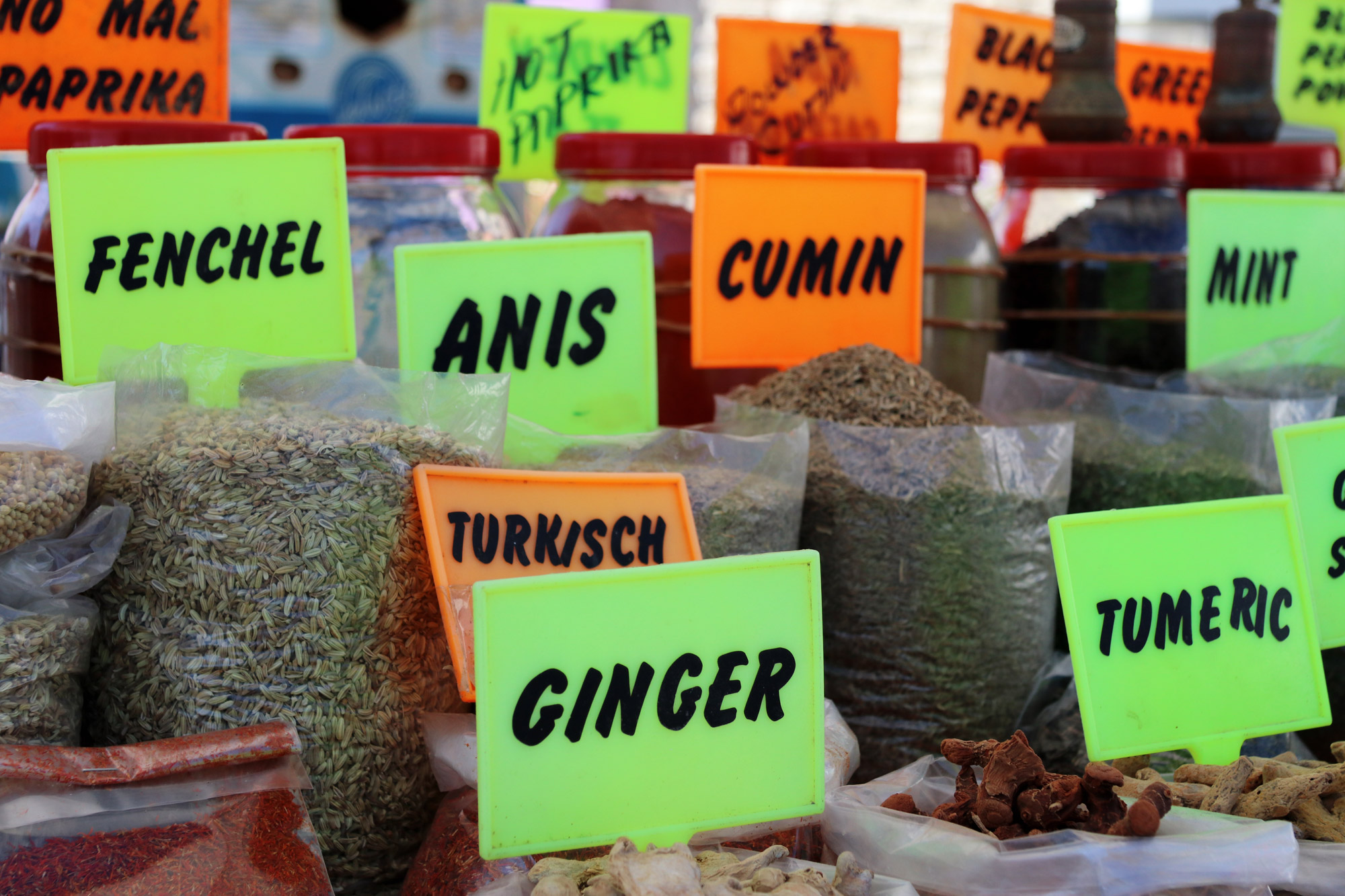 Turkije reisverslag: Laatste dag in Alaçatı - Kruiden en specerijen op de markt van Alaçatı