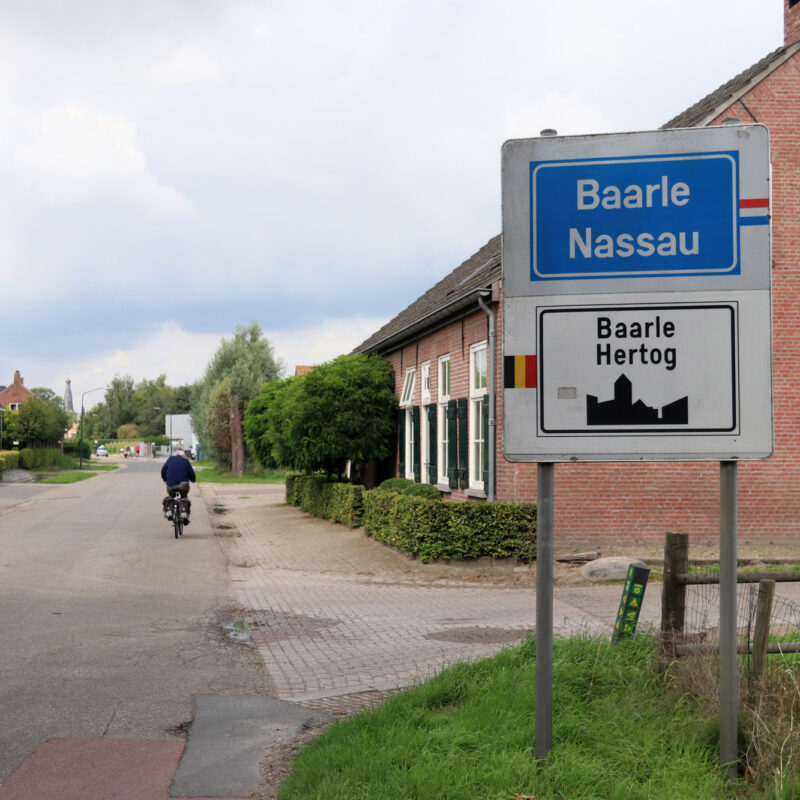 Een vreemd Nederlands/Belgisch dorp: Baarle-Nassau