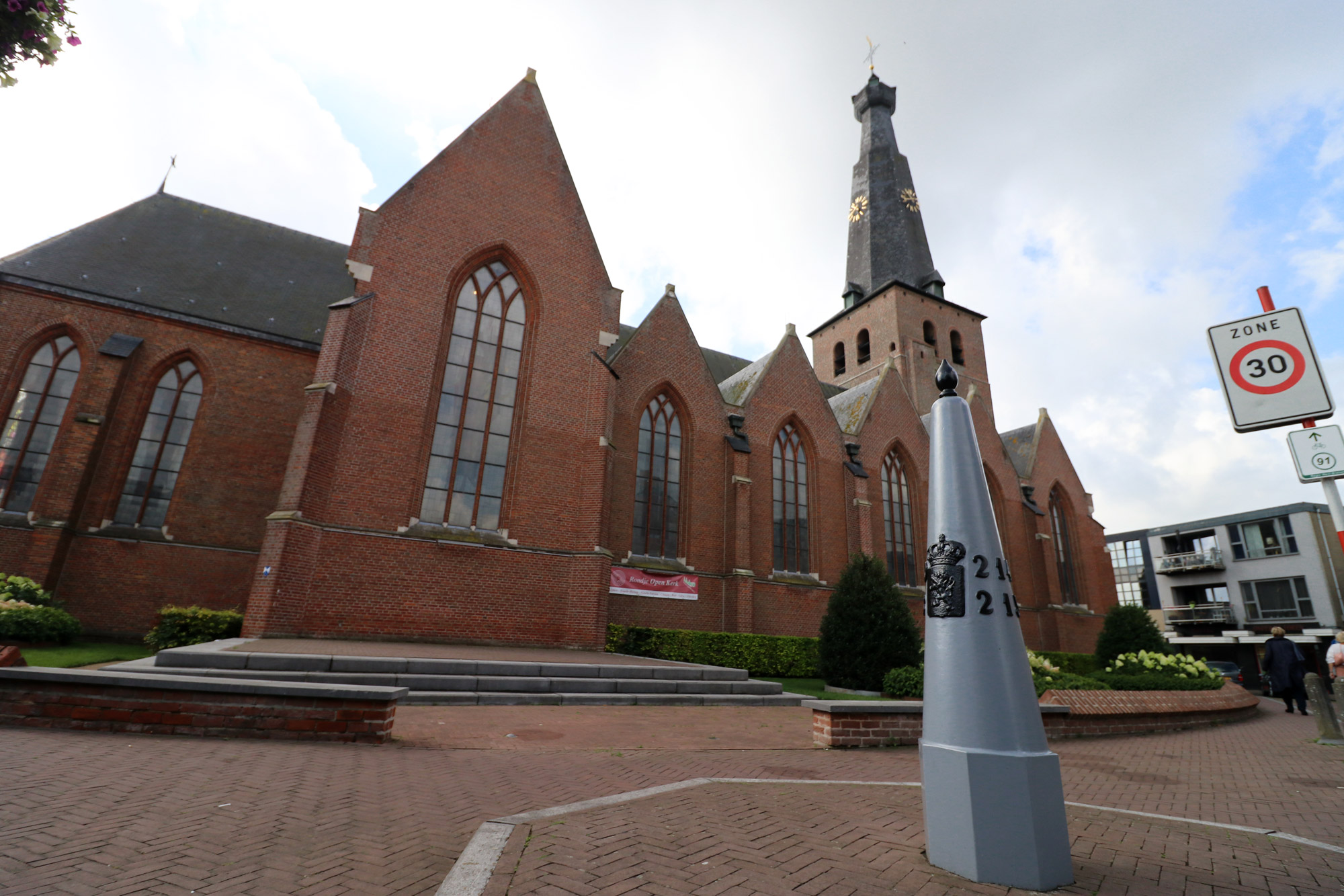 Een vreemd Nederlands/Belgisch dorp: Baarle - De Belse kerk