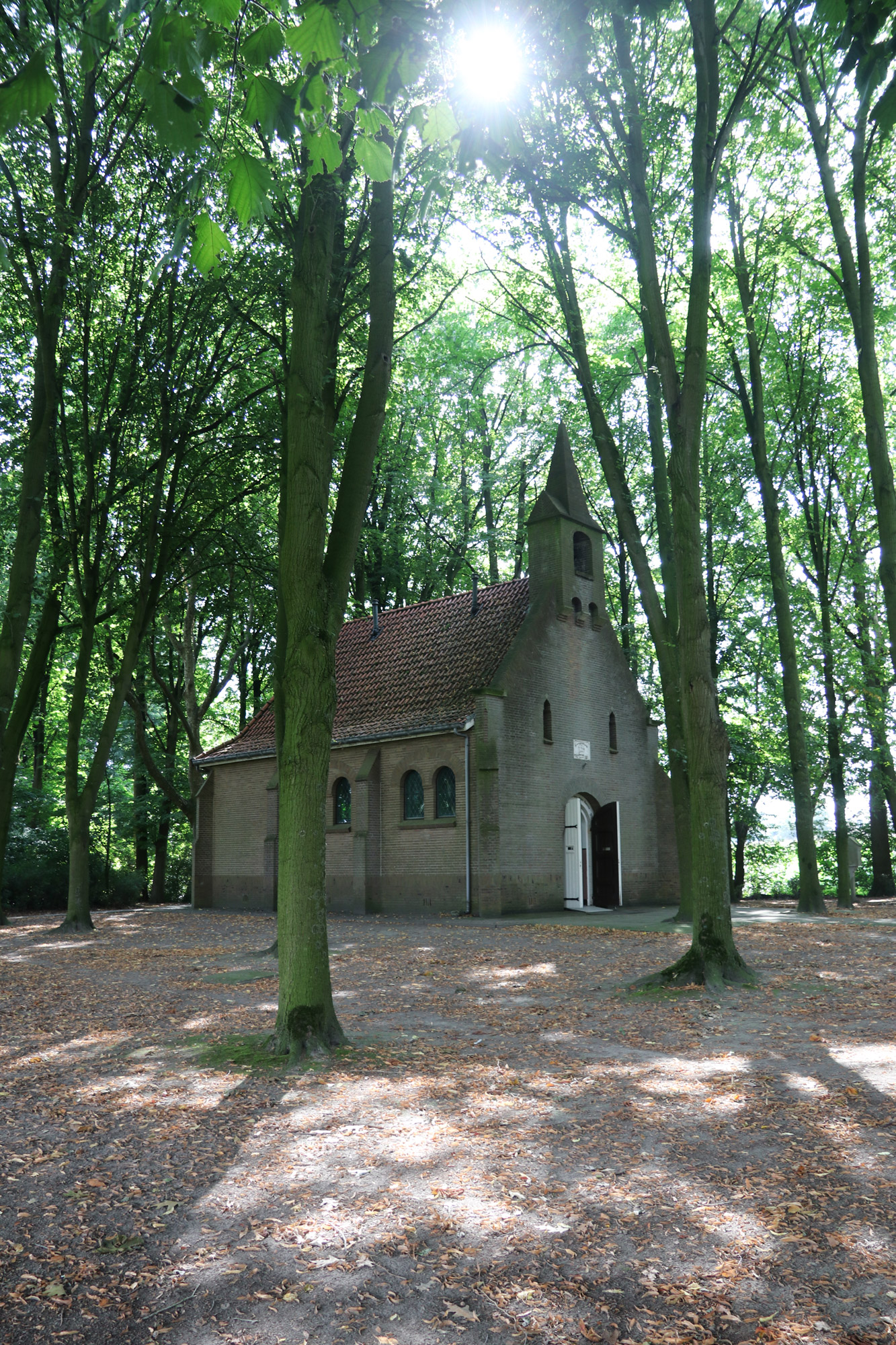 Een vreemd Nederlands/Belgisch dorp: Baarle - St. Salvatorkapel