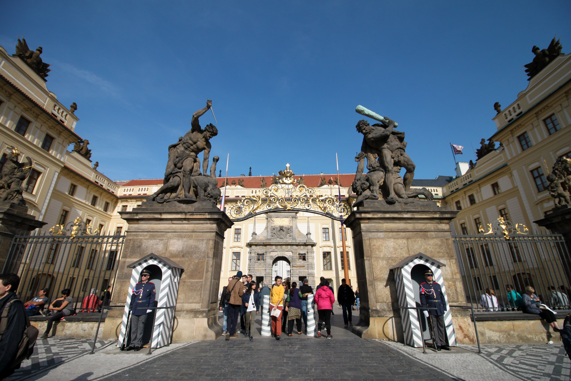 Fietsen door Praag - Ingang van de Praagse Burcht