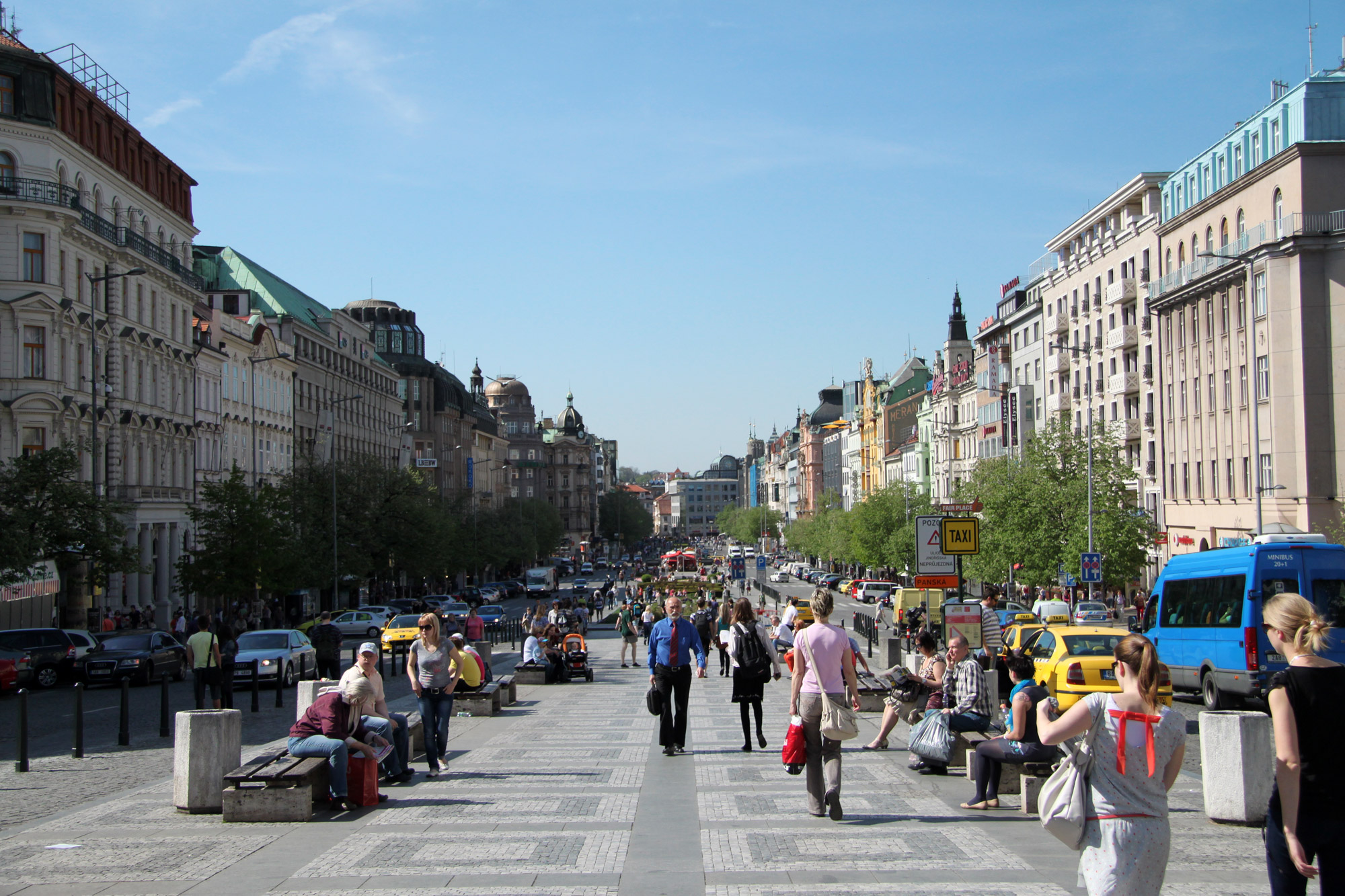 Fietsen door Praag - De 600 meter lange Wenceslasplein