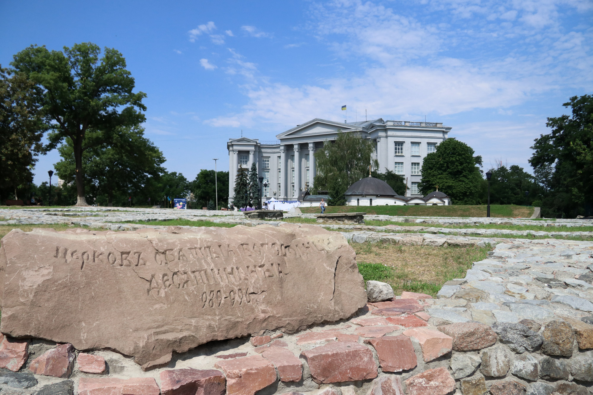 Kiev verkennen met een gids - National Museum of the History of Ukrain en Church of the Tithes