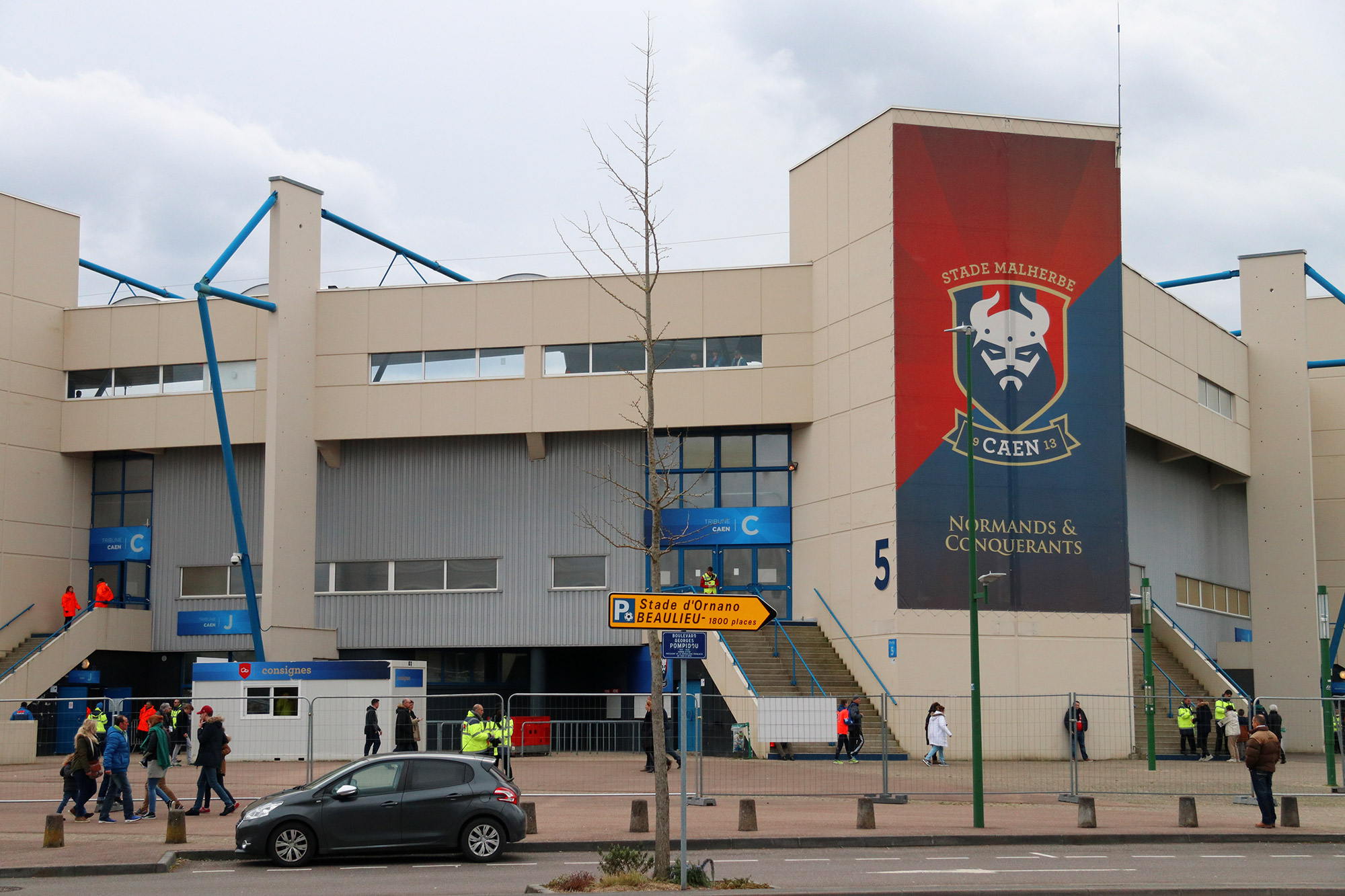 Voetbalwedstrijd van SM Caen bezoeken