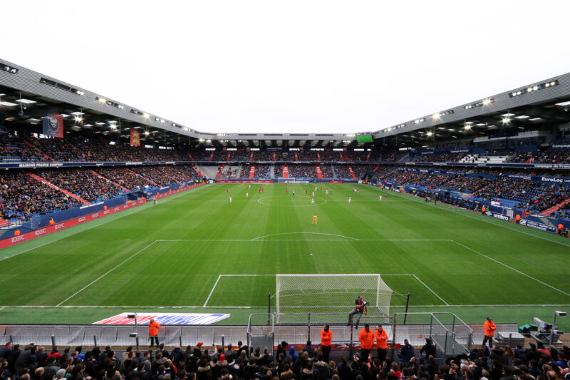 Voetbalwedstrijd van SM Caen bezoeken