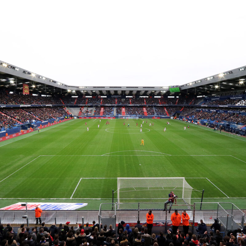 Voetbalwedstrijd van SM Caen bezoeken