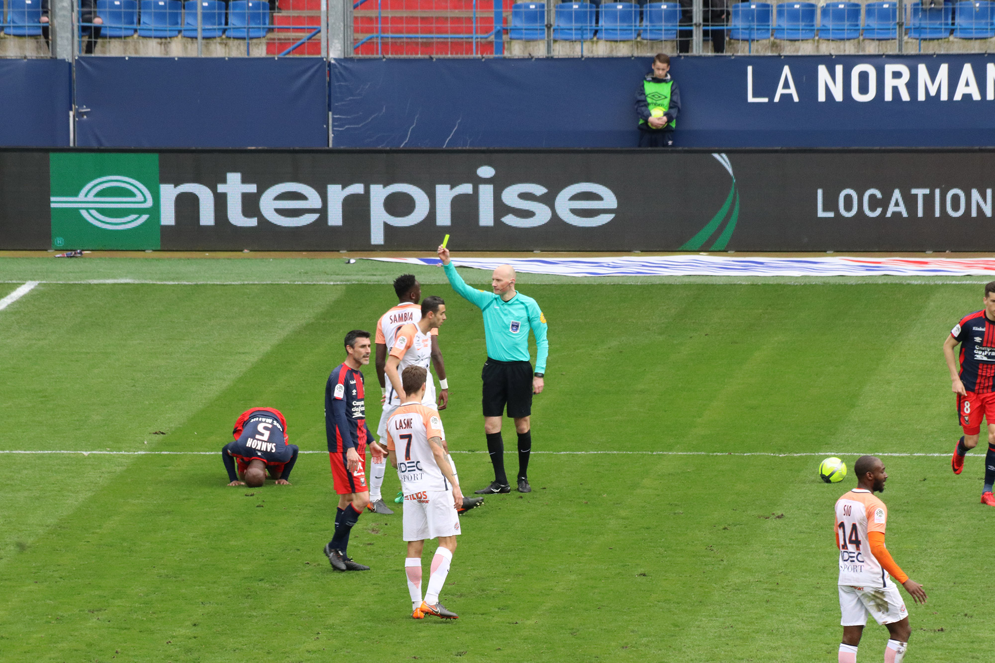 Voetbalwedstrijd van SM Caen bezoeken