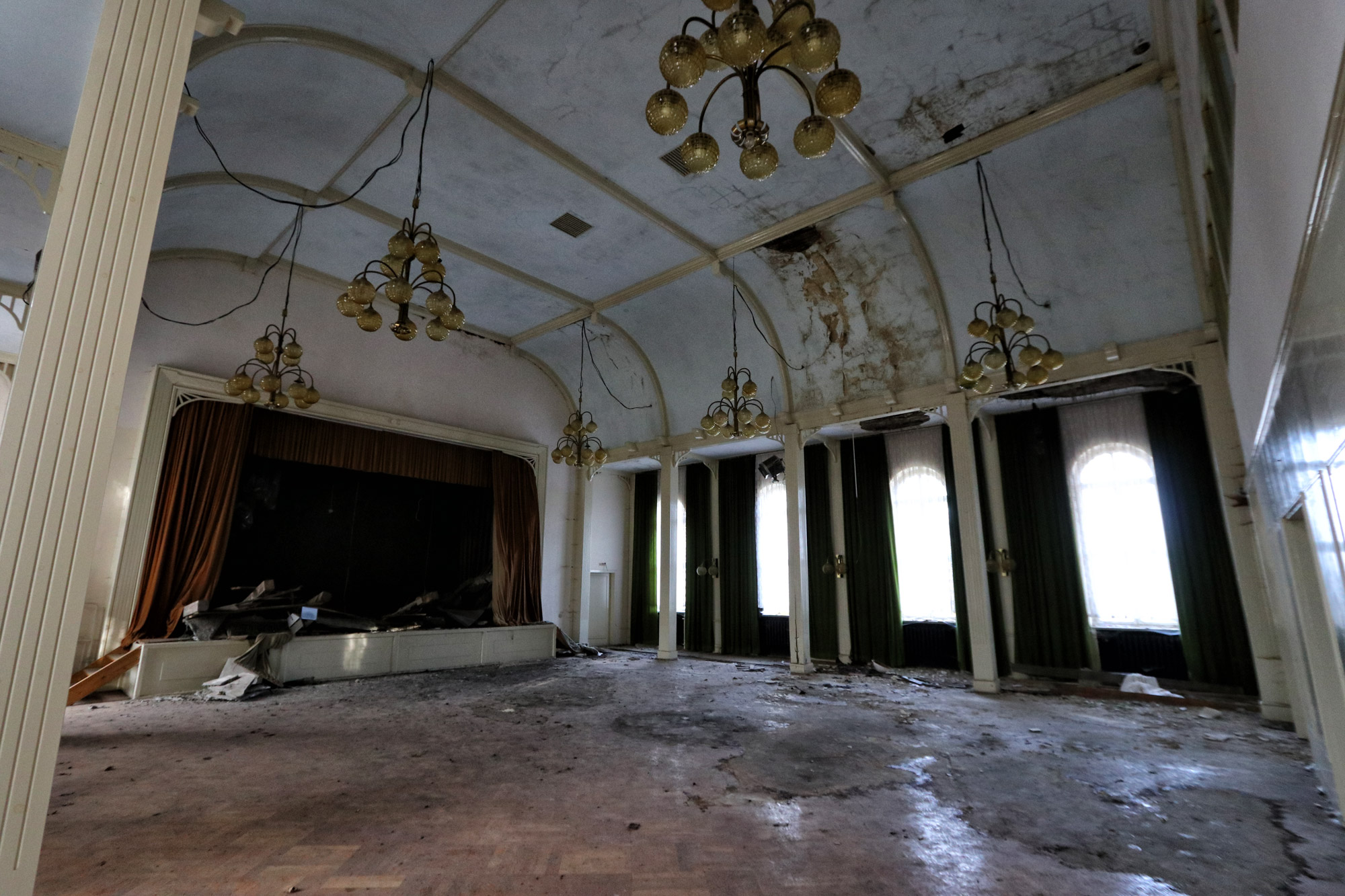 Urbex: verlaten hotel in Oost-Duitsland