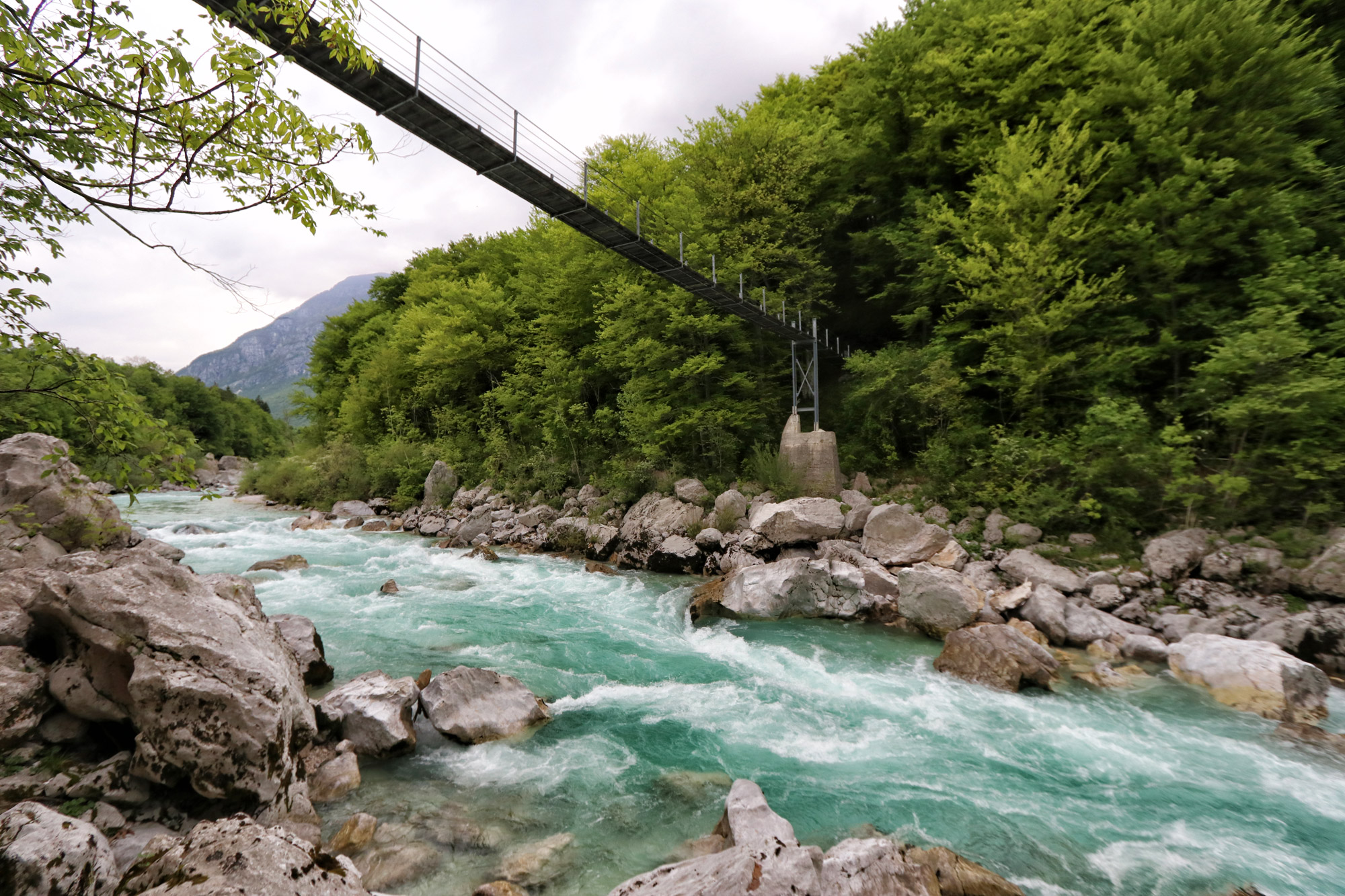 Soška pot wandeling in Slovenië - Brug over de Soča rivier