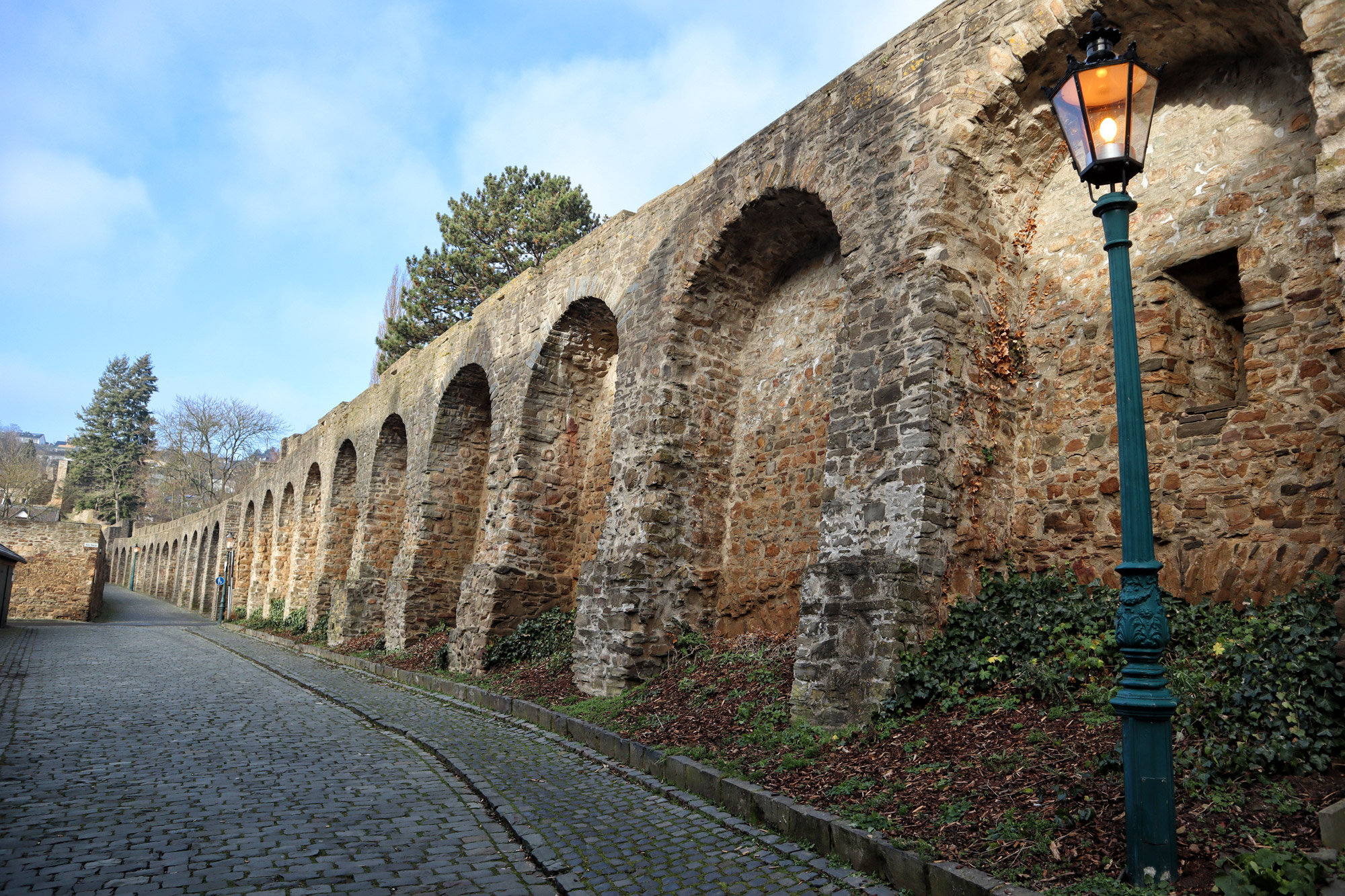 Bad Münstereifel - Stadsmuur, stadspoorten en torens