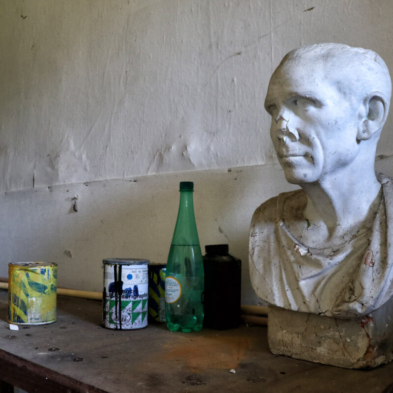 Urbex: Verlaten huis met oude fabriek in Noord-Frankrijk