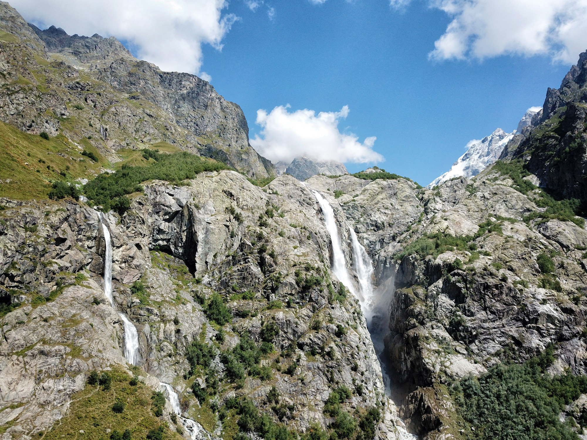 Wandeling naar de Shdugra waterval - Georgië